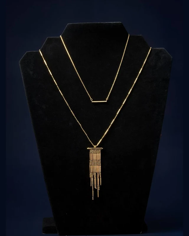 Collares con detalles colgantes